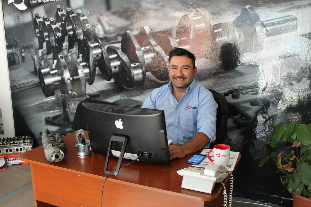 Andrés, profesional de Desarmaduría Nacional
